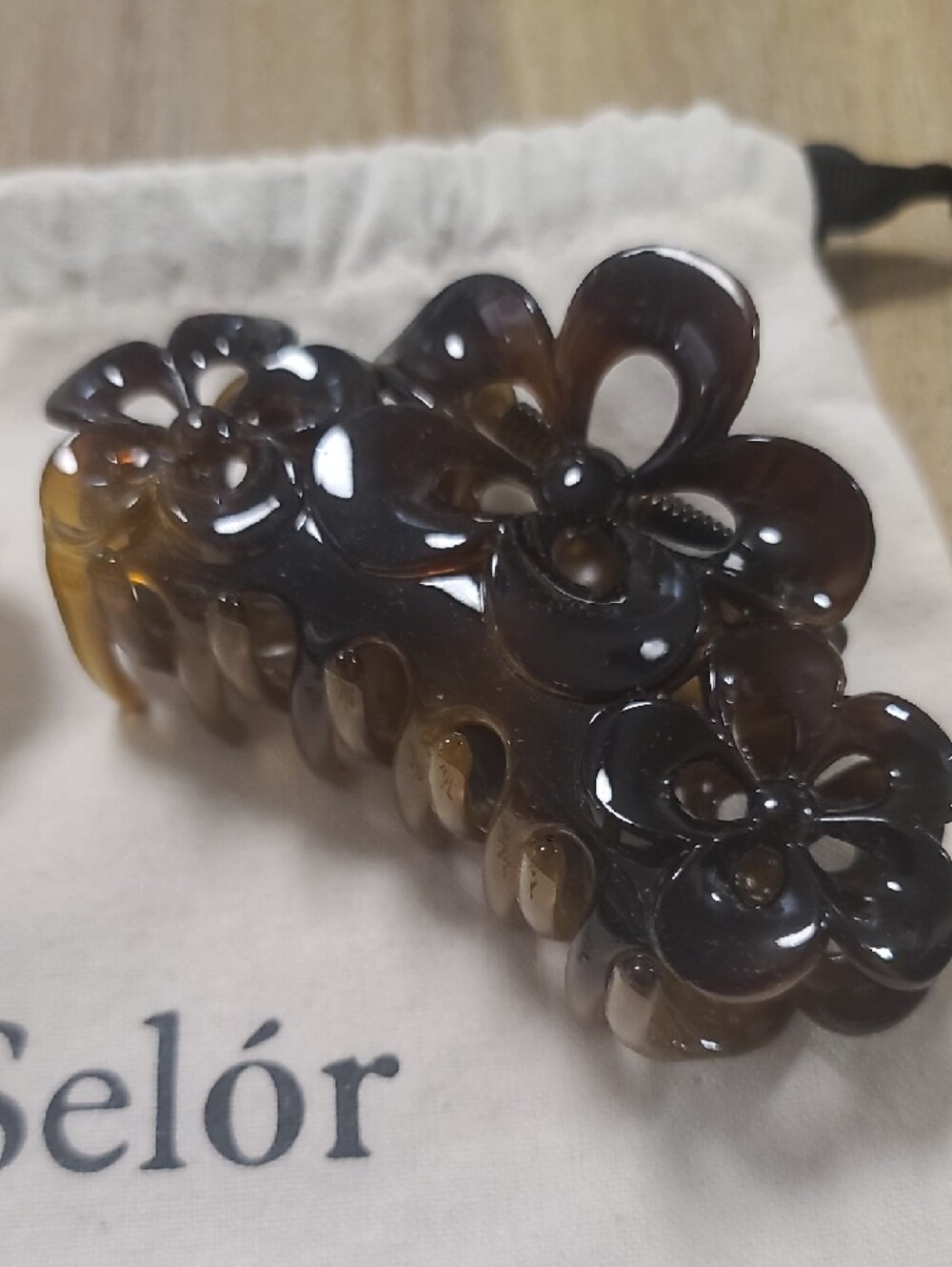 Selór Floral Hair Claw Clips and Brown Barrette Set. The Sweetheart Gift Set. - Picture 3 of 9